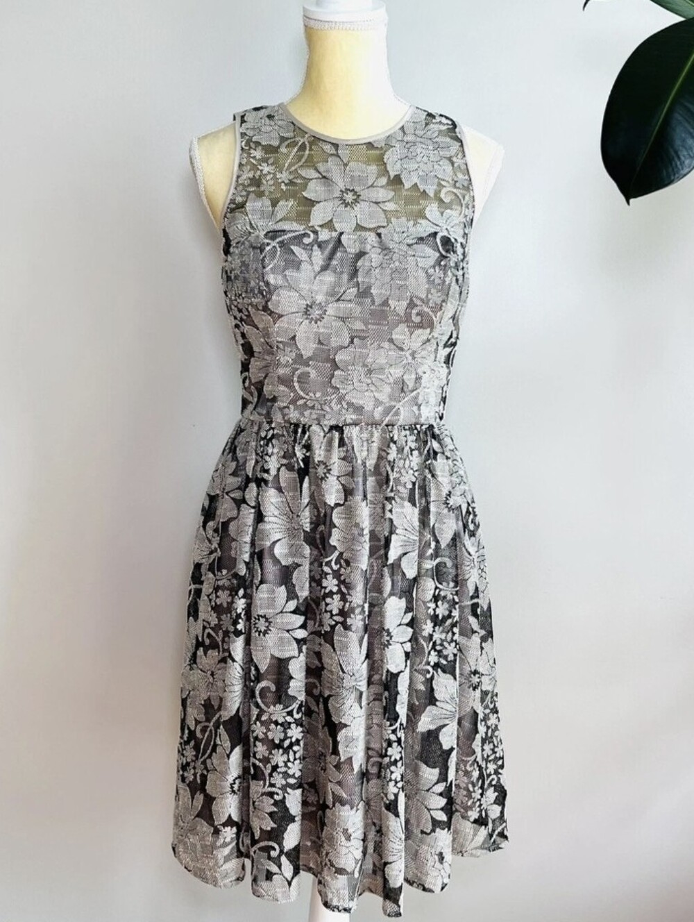 Eliza J Elegant Womens Sleeveless Floral Lace Beige/Brown Fit & Flare Dress Sz 8